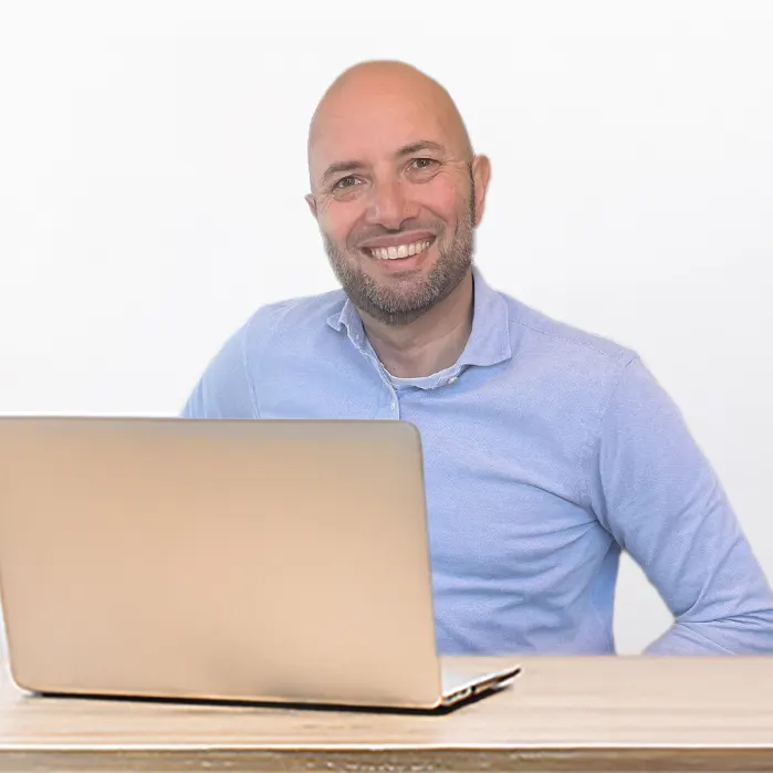 Justo met laptop